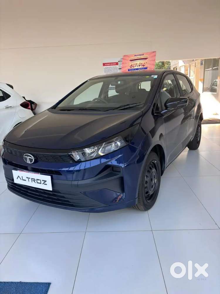Tata Altroz Available 
Yearback 2025 Models Available &2026 Available