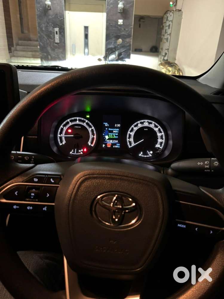 Toyota Innova Hycross 2025 Petrol 5500 Km Driven