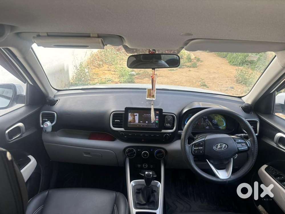 Hyundai Venue 2022 Petrol 33000 Km Driven