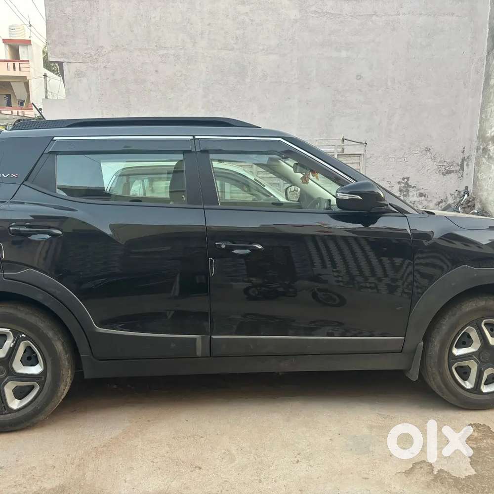 2025 Mahindra Xuv 3xo Revx M  Stealth Black  7700 Km  Single Owner