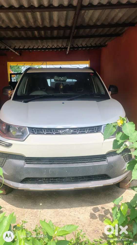 Mahindra Kuv 100 8 Petrol Good Condition