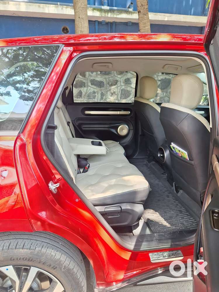 Mg Windsor Ev Essence, 2025, Petrol