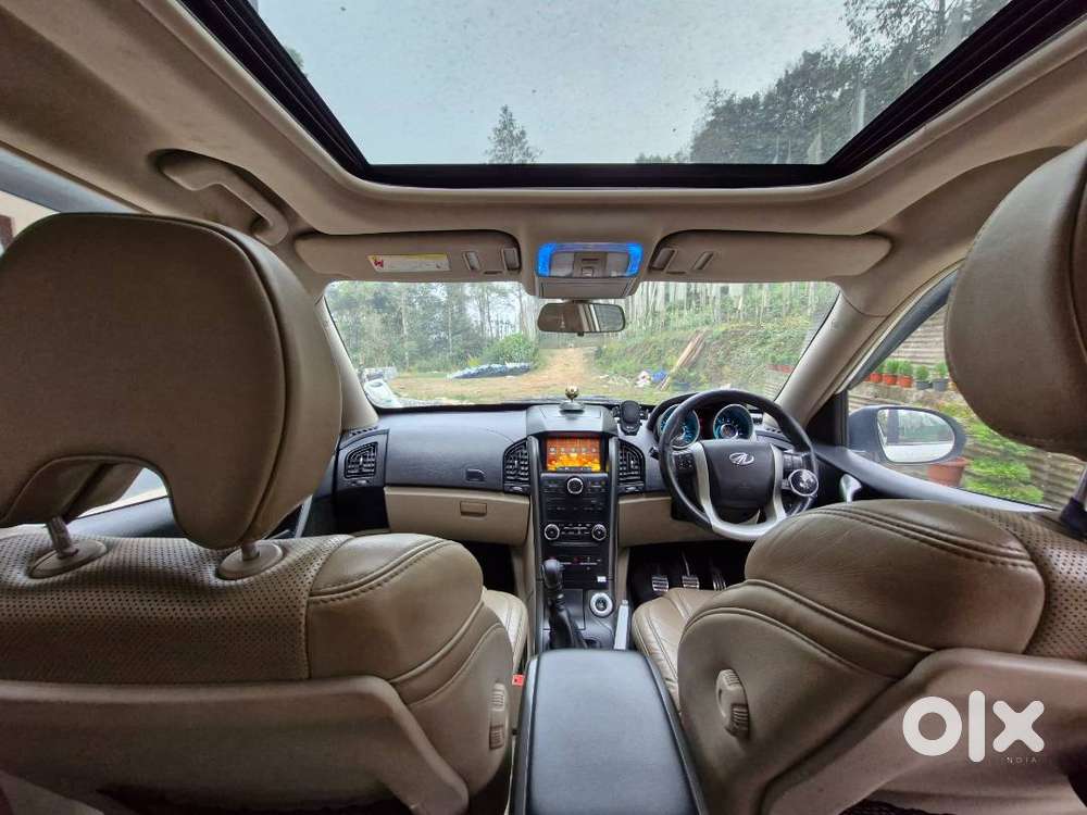 Xuv 500 W10 Well Maintained, Urgent Sell