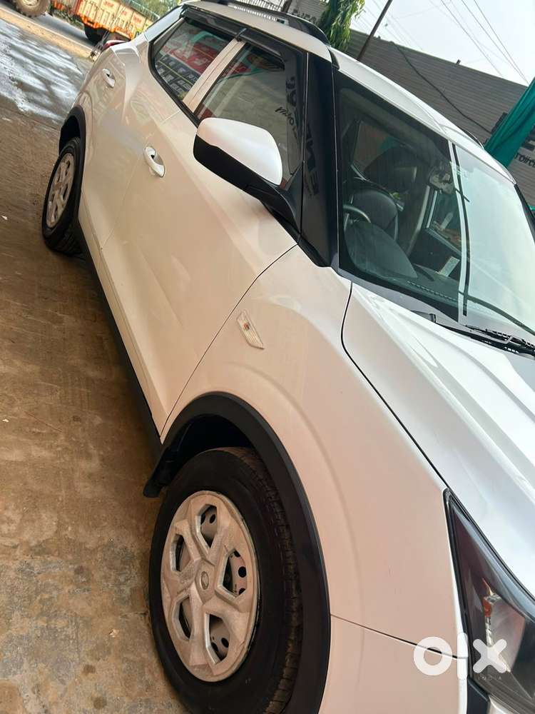 Mahindra Xuv300 Diesel 2024 Showroom Condition