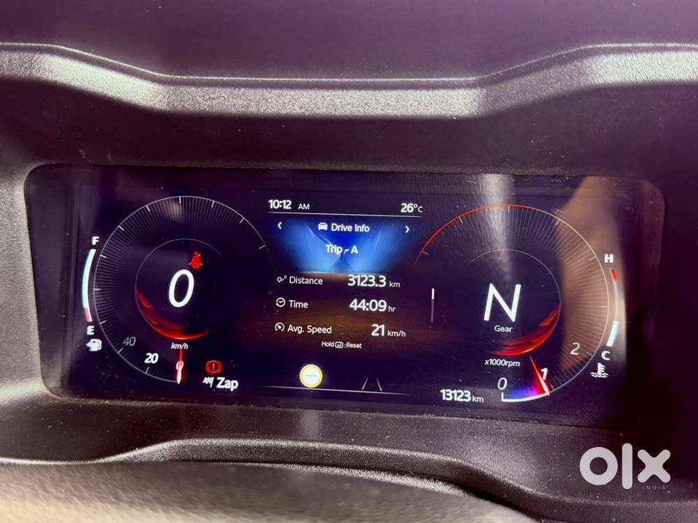 Mahindra Xuv 3xo Ax5l 1.2 Turbo Petrol At 2025