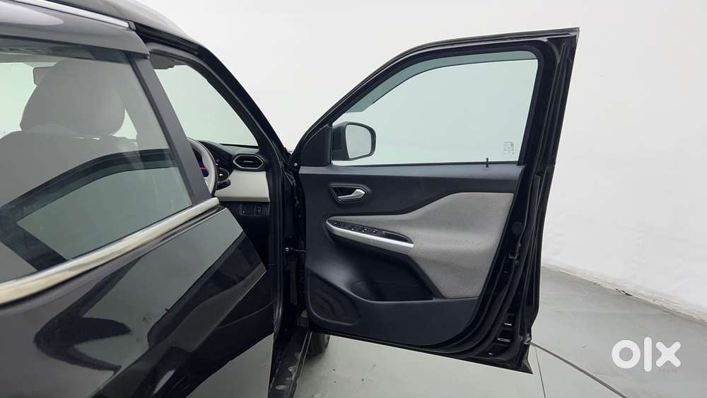 Nissan Magnite 1.0 Xv, 2023, Petrol