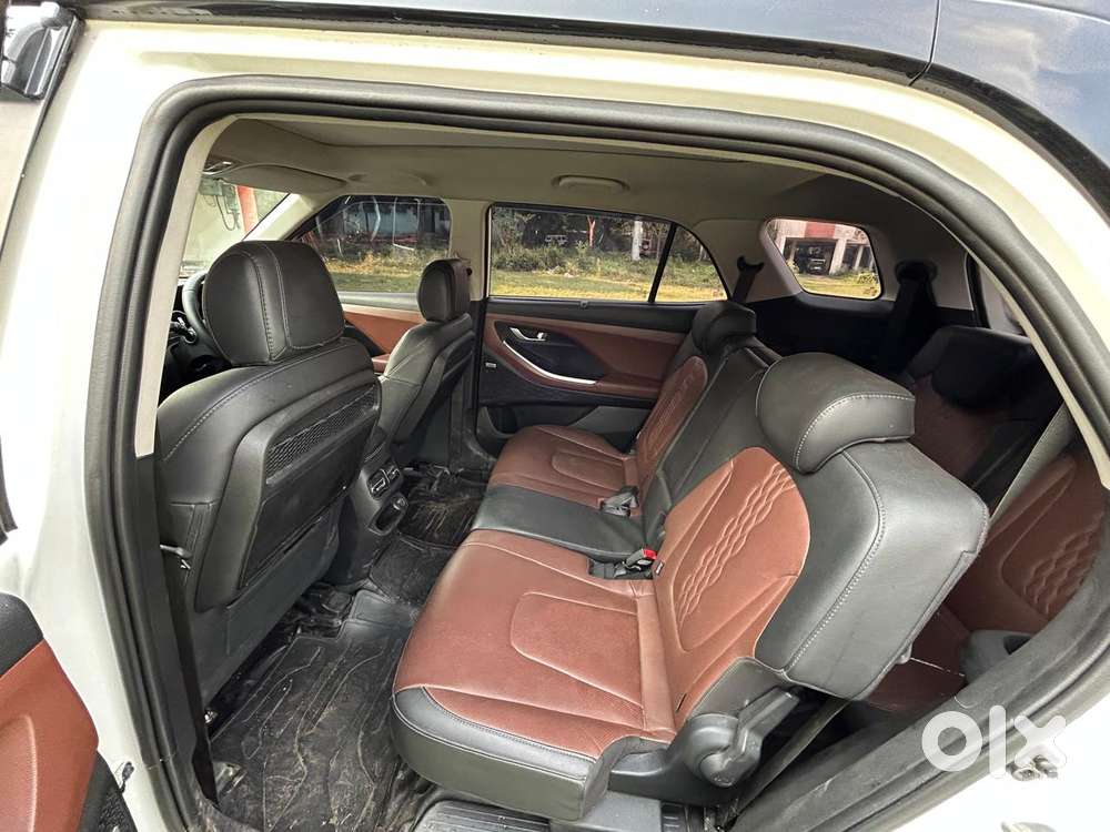 Hyundai Alcazar Signature (o) 7 Seater 1.5 Diesel At Adventure Dual ..