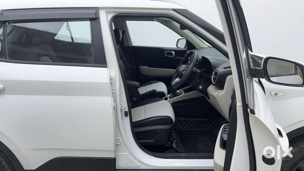 Hyundai Venue [2022-ongoing] 1.2 S, 2025, Petrol