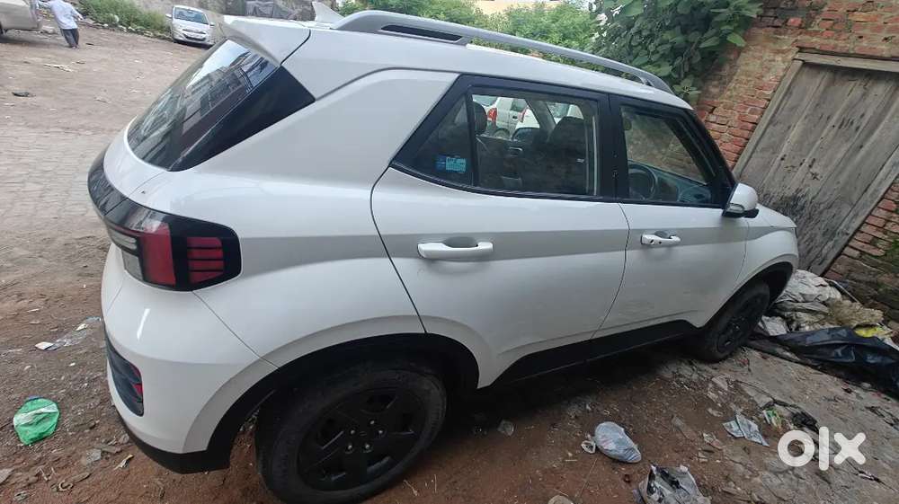 Hyundai Venue Sx Petrol Manual 2024 /sunroof