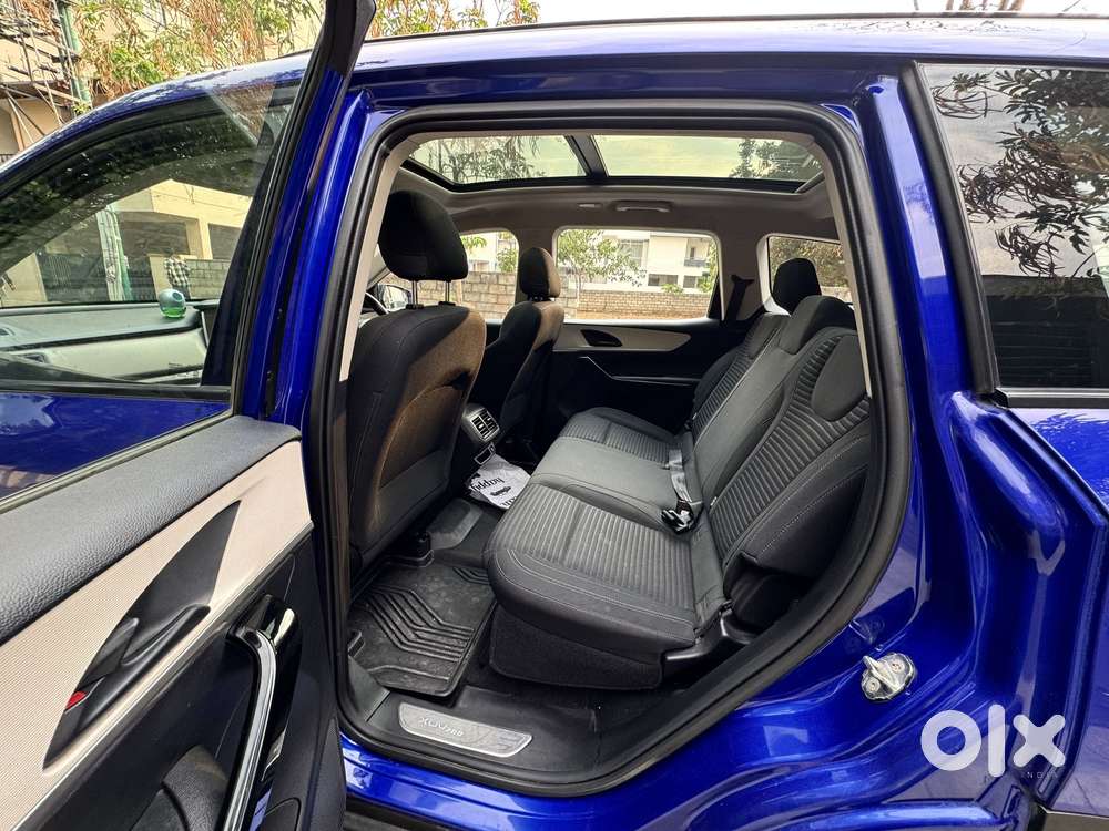 Mahindra Xuv700 2.2 Ax 5 Diesel At Str, 2022, Diesel