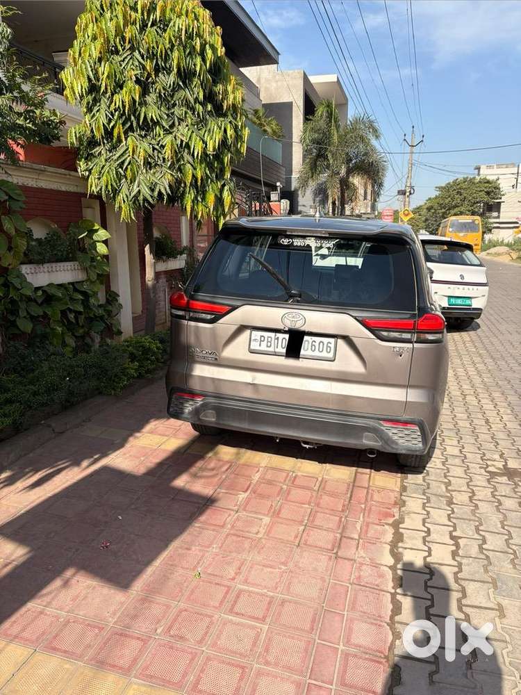 Toyota Innova Hycross 2024