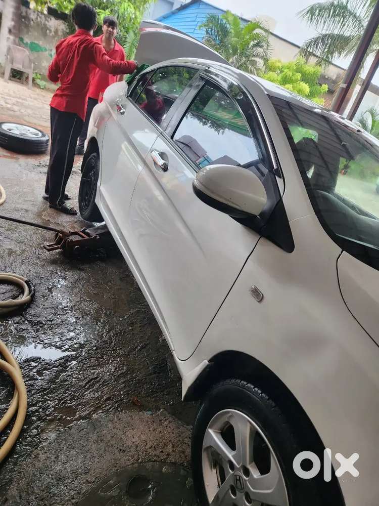Petrol Cng Very Good Condition Best Stero Ladar Seet Vover  Alloy.
