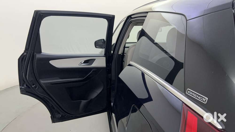 Mahindra Xuv700 2.2 Ax 7 Diesel Mt Luxury Pack Str, 2022, Diesel
