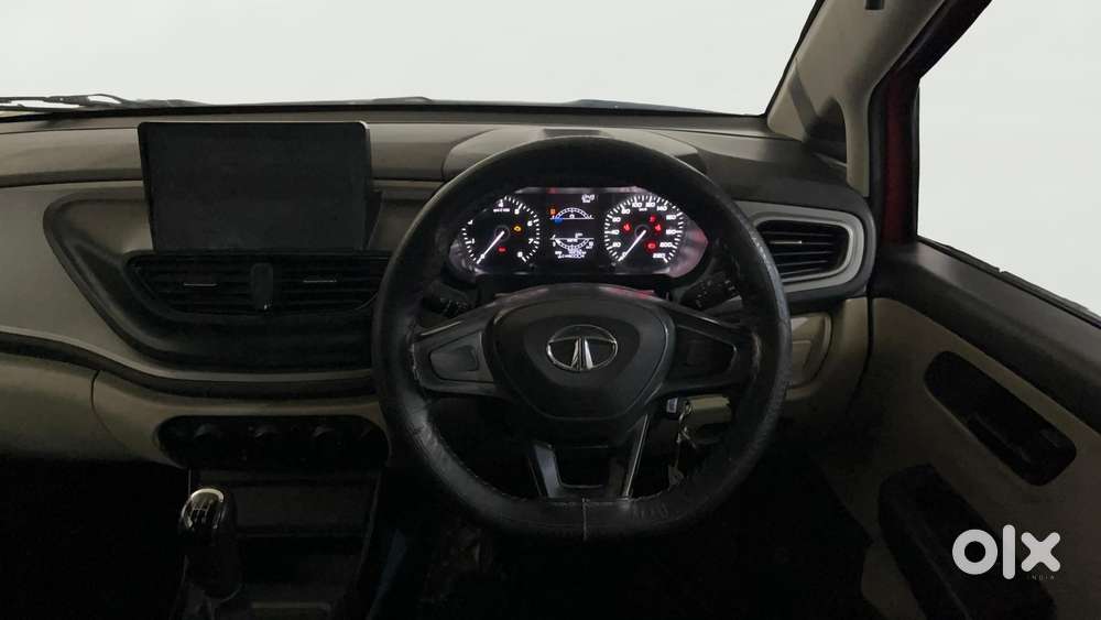 Tata Altroz 1.2 Xe, 2021, Petrol