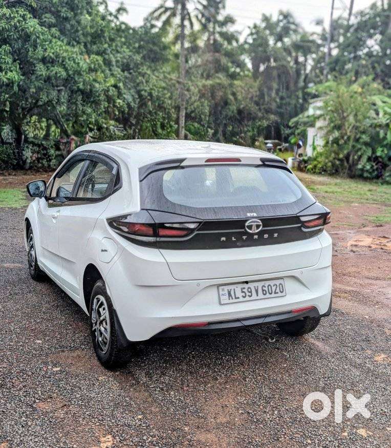 Tata Altroz 1.2 Xe, 2020, Petrol