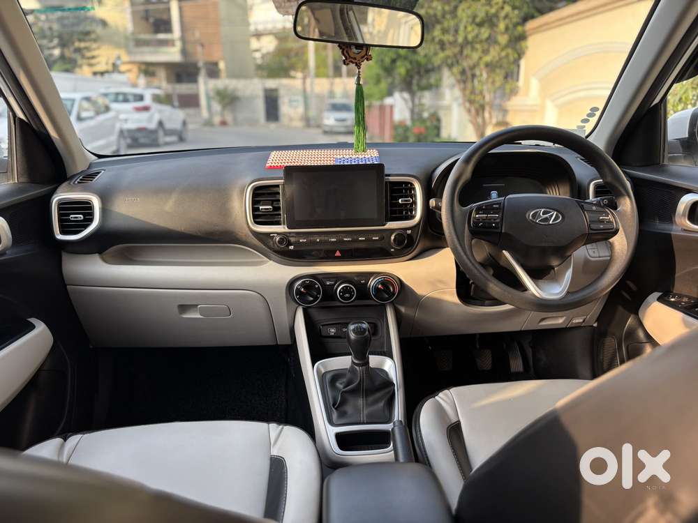 Hyundai Venue S (o) 1.2 Petrol Knight Edition, 2024, Petrol