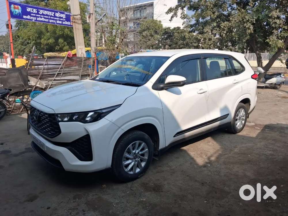 Toyota Innova Hycross 2025