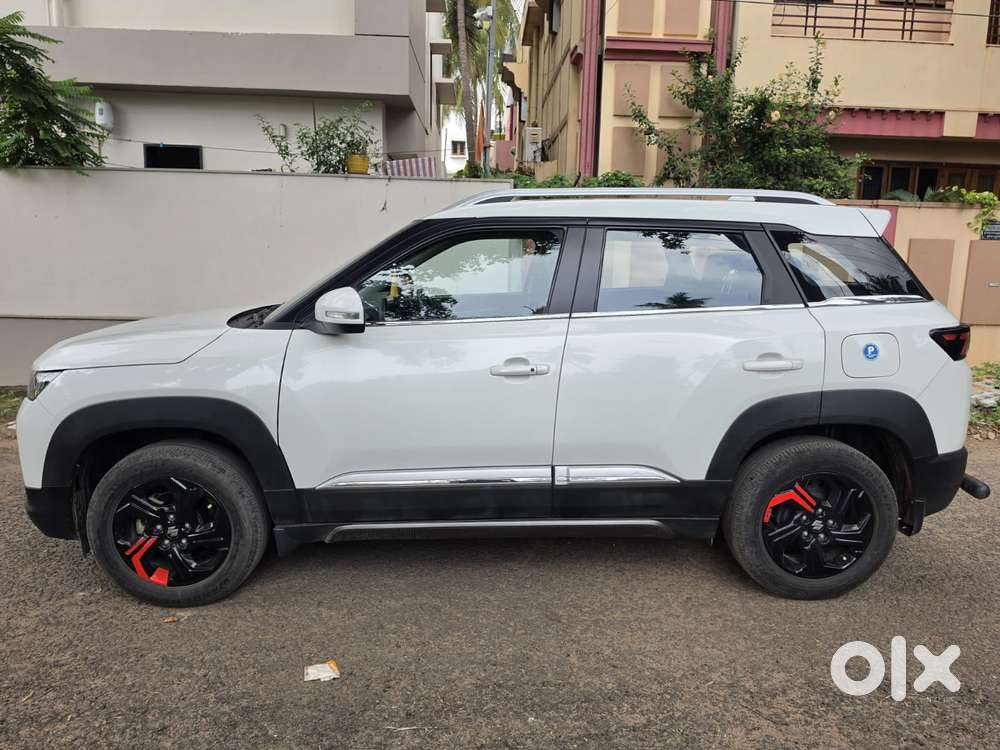 Maruti Suzuki Brezza 1.5 Zxi Smart Hybrid, 2023, Petrol