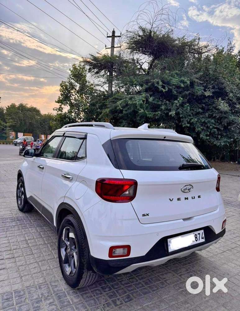 Hyundai Venue Sx (o) 2019 Model Sunroof New Tyre Touch Screen Ok