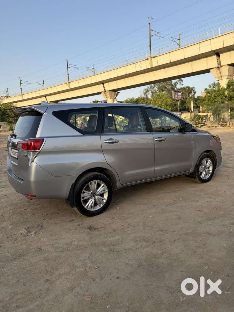 Toyota Innova Crysta 2.8 Zx At 7 Seater, 2016, Diesel