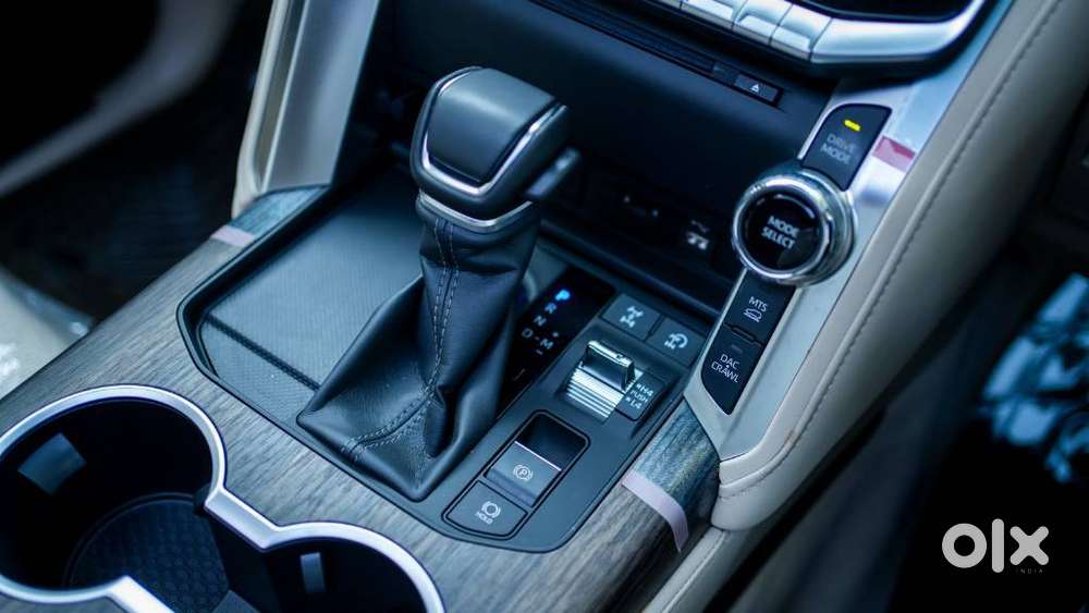 Toyota Land Cruiser Vxr V8 Petrol, 2025, Petrol