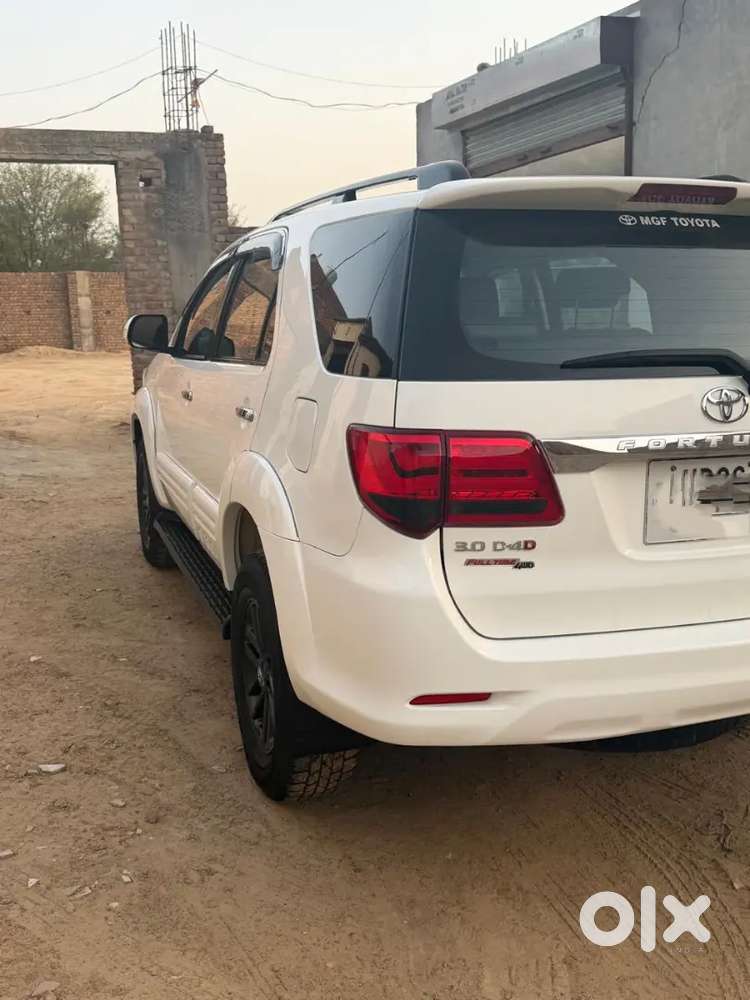 Toyota Fortuner 2015 Diesel 98000 Km Driven