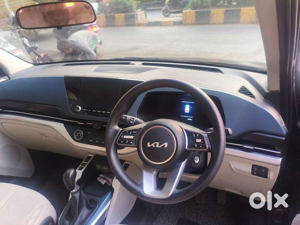 Kia Carens Premium 1.5 Mt November 2024