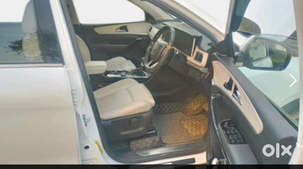 Mahindra Xuv700 2023 Diesel Well Maintained