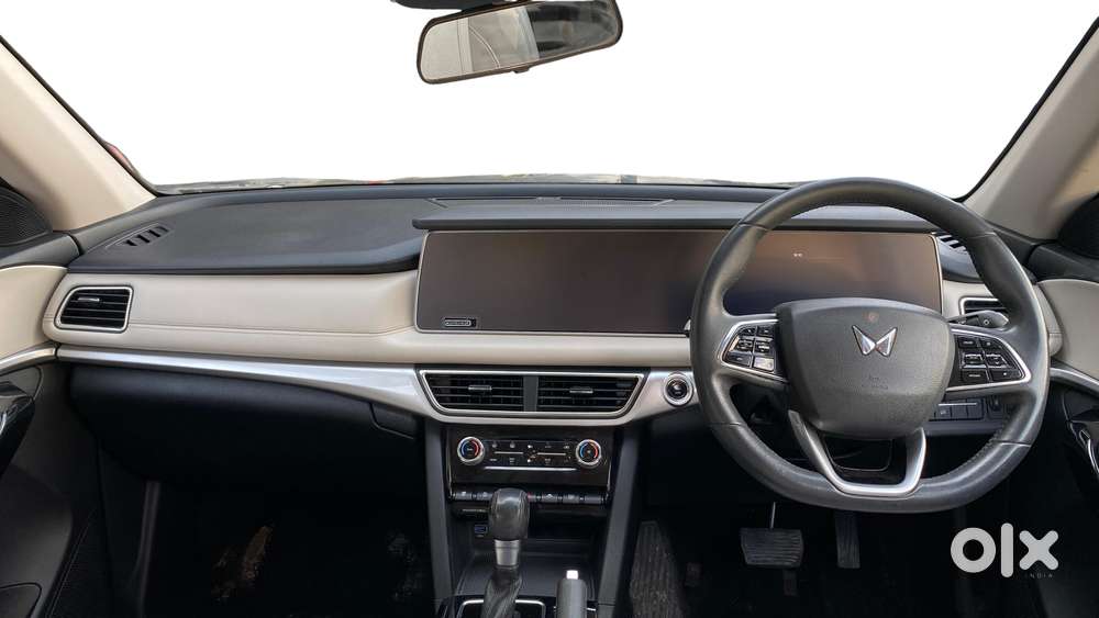 Mahindra Xuv700 2.0 Ax 7 Petrol At Str, 2021, Petrol