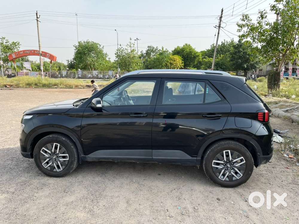 Hyundai Venue Petrol 2024