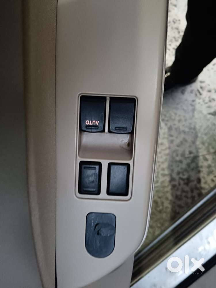 Maruti Suzuki Swift Dzire Lxi Option, 2017, Petrol