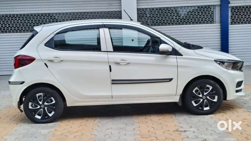 Tata Tiago 1.2 Revotron Xt (o), 2022, Petrol