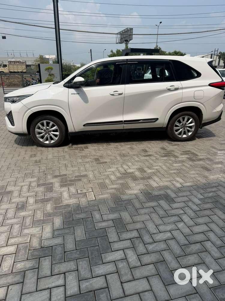 Toyota Innova Hycross 2.0 Vx Hybrid 7 Str, 2023, Petrol