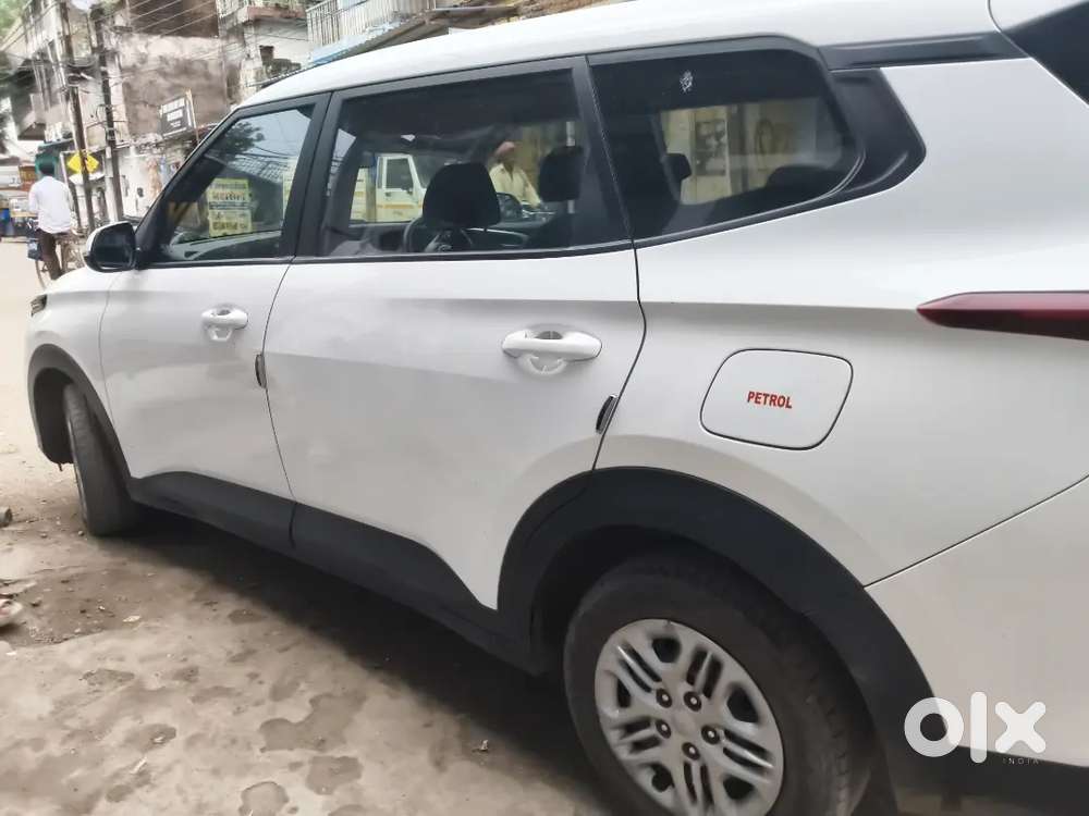 Kia Carens 2025 Petrol Well Maintained