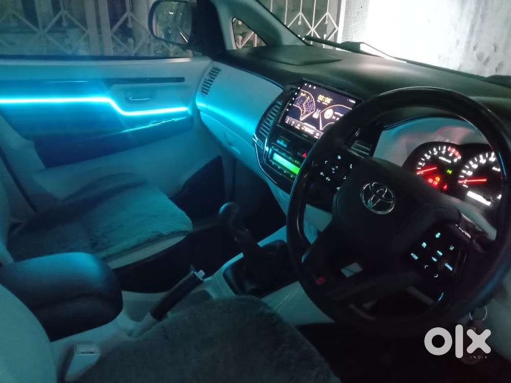 Toyota Innova 2.5 Vx 8 Seater Bs Iv, 2011, Diesel
