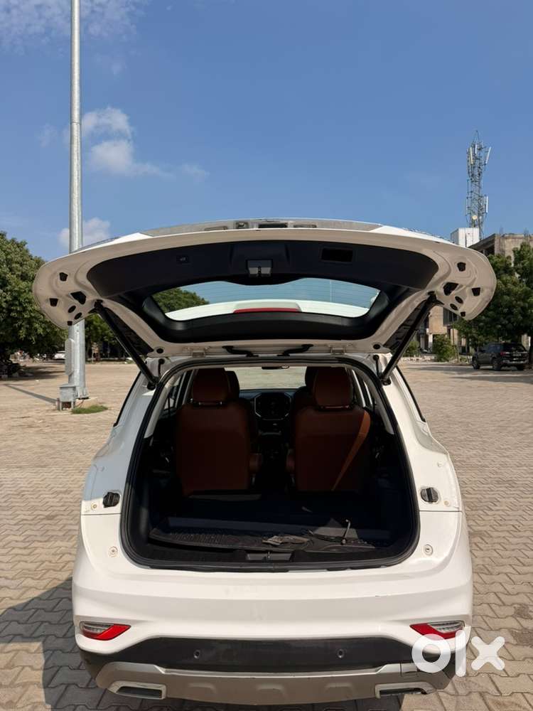 Mg Hector Plus Diesel 2023 Sharp Edition