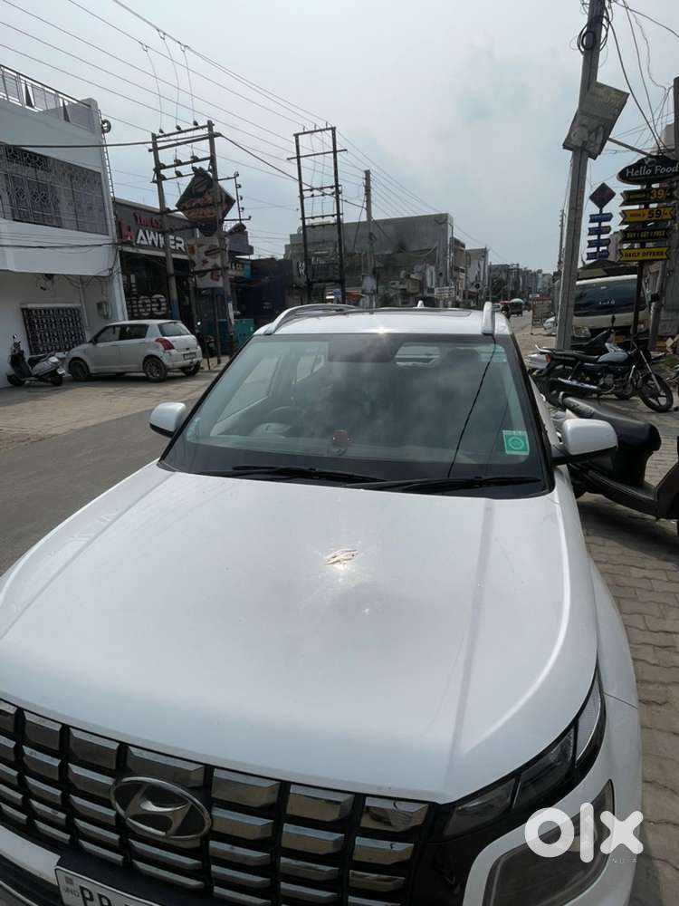 Hyundai Venue Petrol 2025