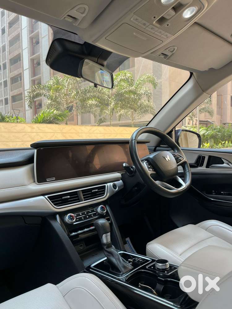 Mahindra Xuv700 2.0 Ax 7 Petrol At Luxury Pack Str, 2022, Petrol