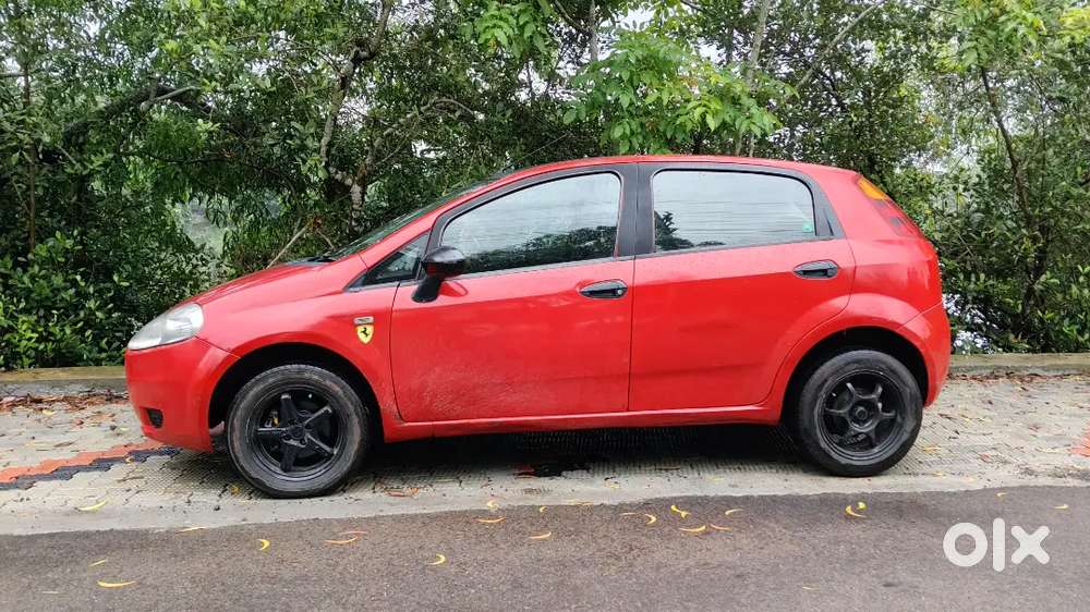 Fiat Punto 1.3 Multijet Diesel  Insurance Till June 2027  ₹1,14,999