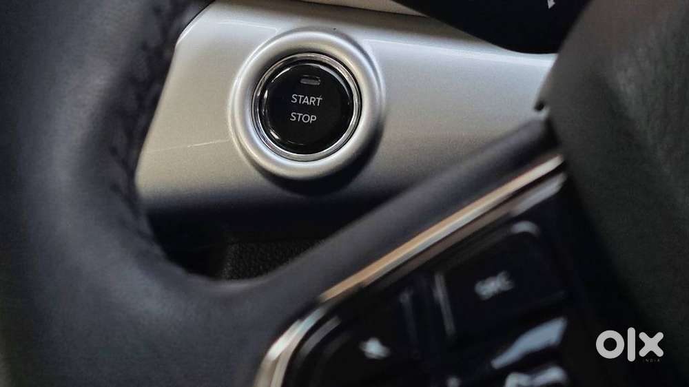 Mahindra Xuv700 Ax7l 6 Str At, 2025, Diesel