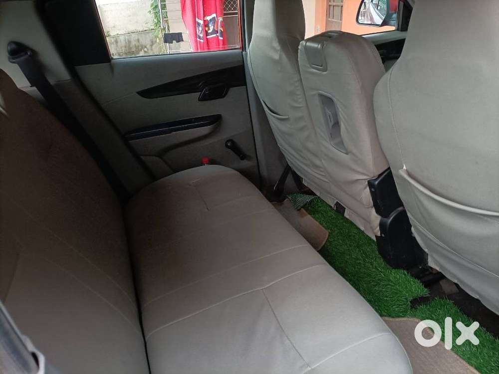 Mahindra Kuv 100 2017