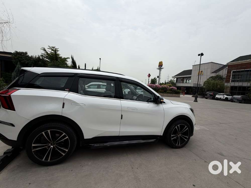 Mahindra Xuv700 2024 Petrol Well Maintained