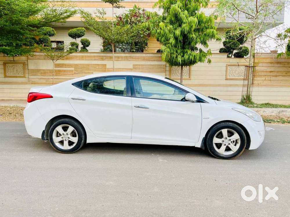 Hyundai New Elantra [2012-2015] 1.6 Crdi Sx (o) Mt, 2013, Diesel