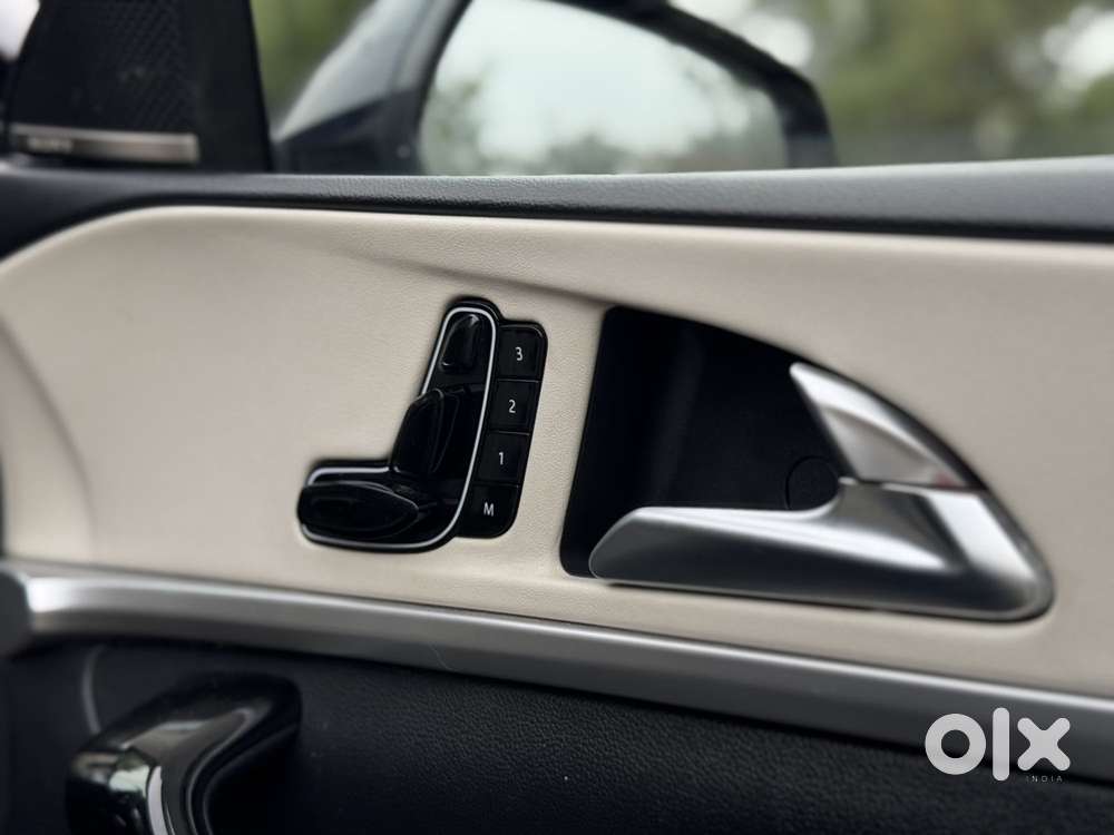 Mahindra Xuv700 2.0 Ax 7 Petrol At Luxury Pack Str, 2023, Petrol
