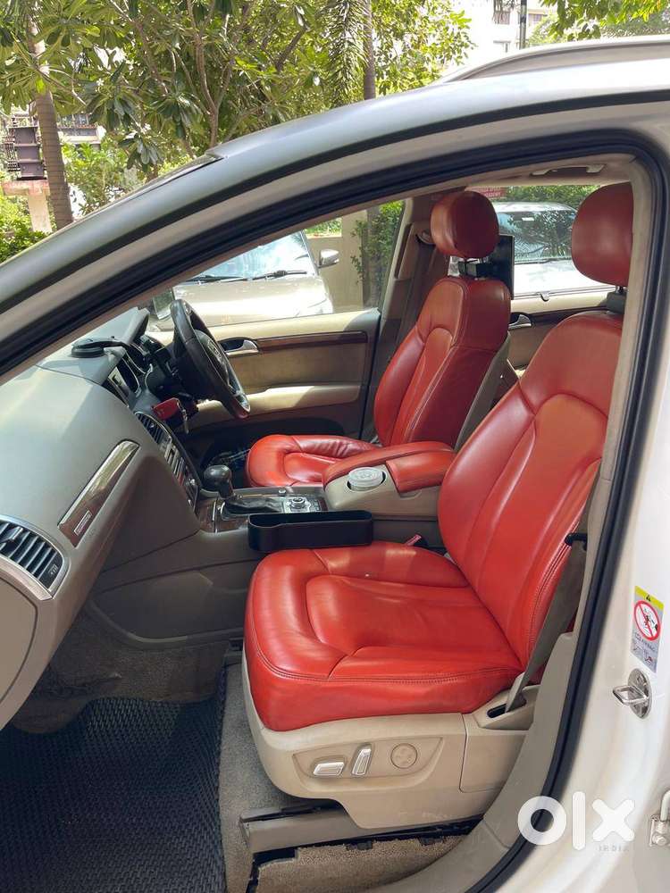 Premium Luxury Suv Available In A Stunning Forest Green Colour.
