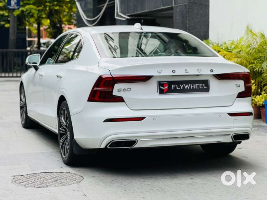 Volvo S60 T4 Inscription, 2023, Petrol