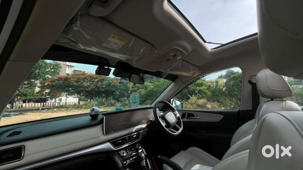 Mahindra Xuv700 2.0 Ax 7 Petrol At Str, 2024, Petrol
