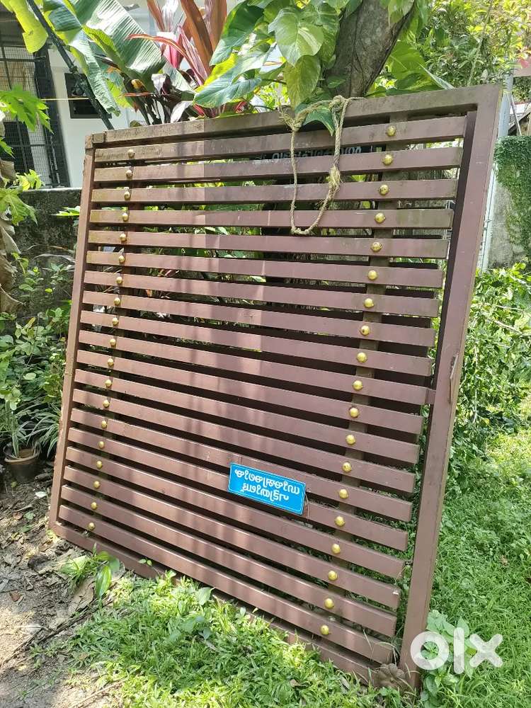 Gate used . 5.5 ft x 5 ft
