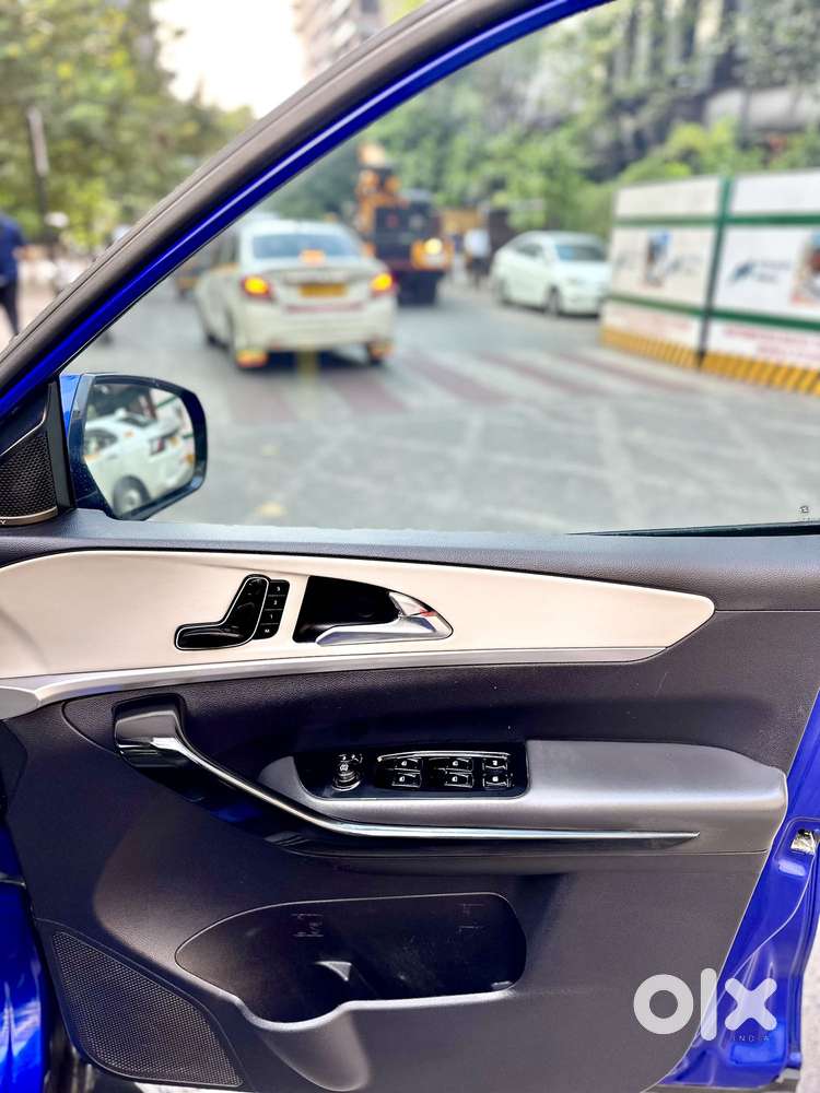 Mahindra Xuv700 2.0 Ax 7 Petrol At Luxury Pack Str, 2022, Petrol