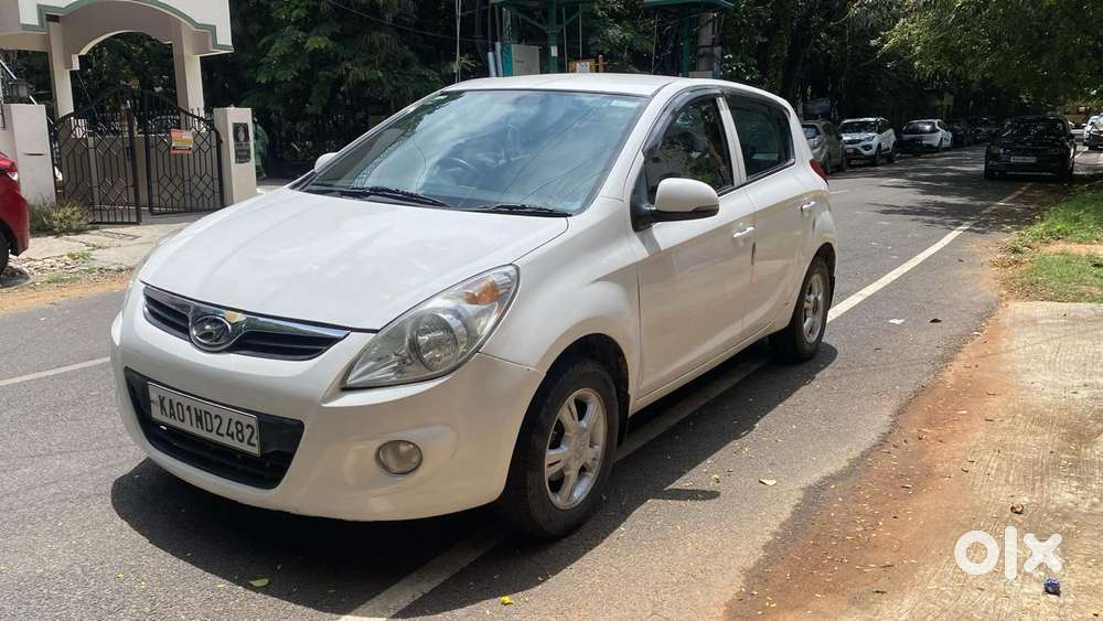 Hyundai I20 2010-2012 1.4 Asta At With Avn, 2011, Petrol